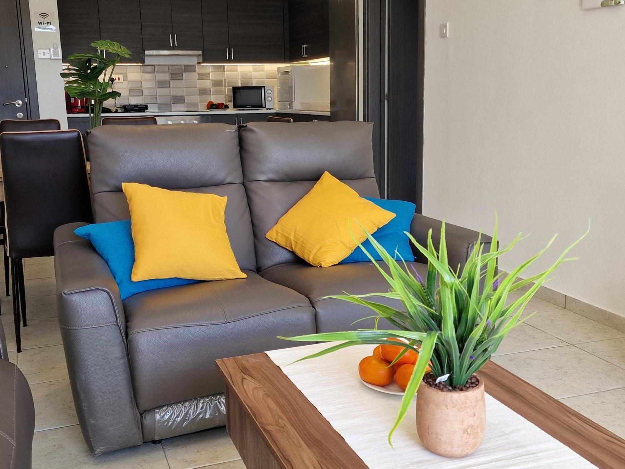 Tropical Paradise 200M From Finikoudes Beach Larnaca Exterior foto