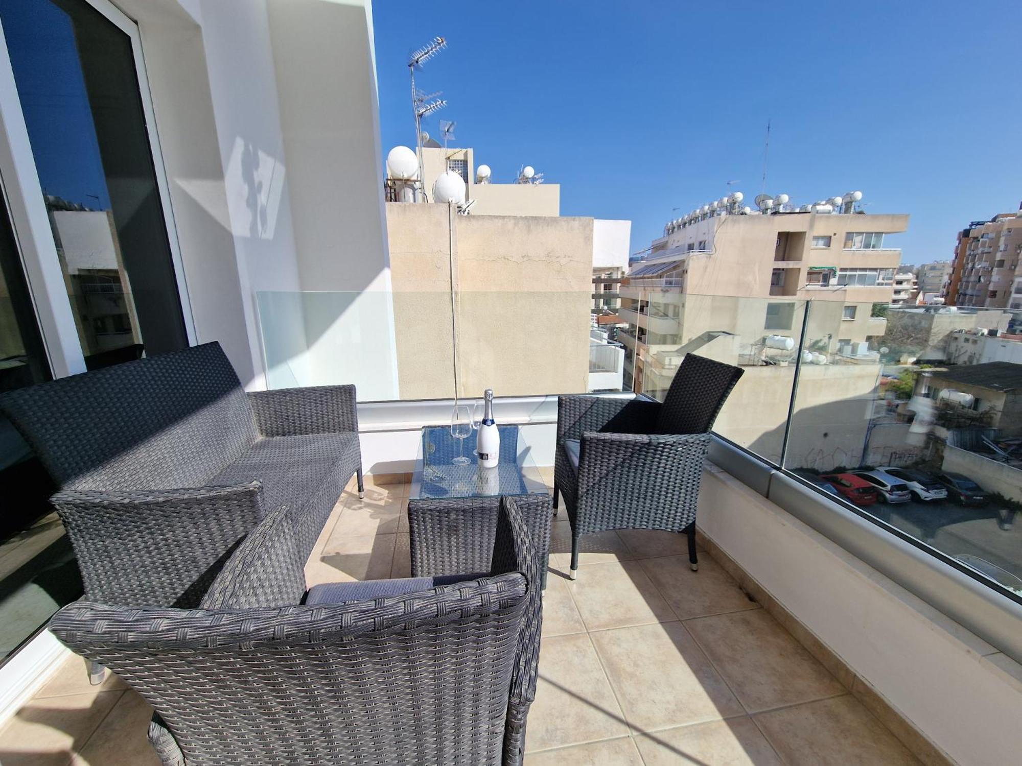 Tropical Paradise 200M From Finikoudes Beach Larnaca Exterior foto