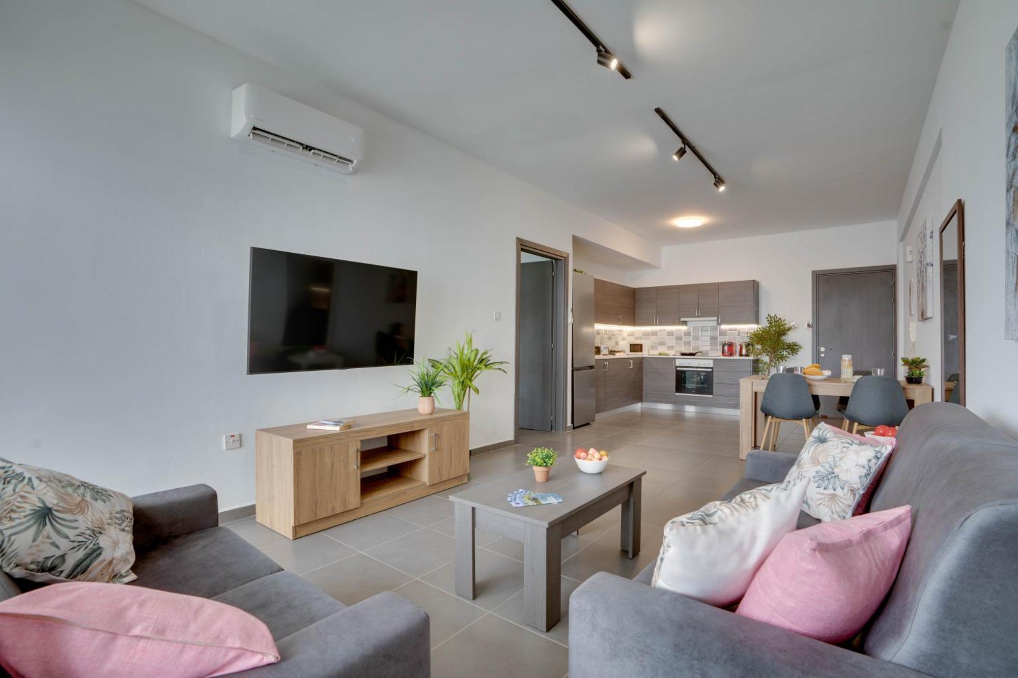 Tropical Paradise 200M From Finikoudes Beach Larnaca Exterior foto