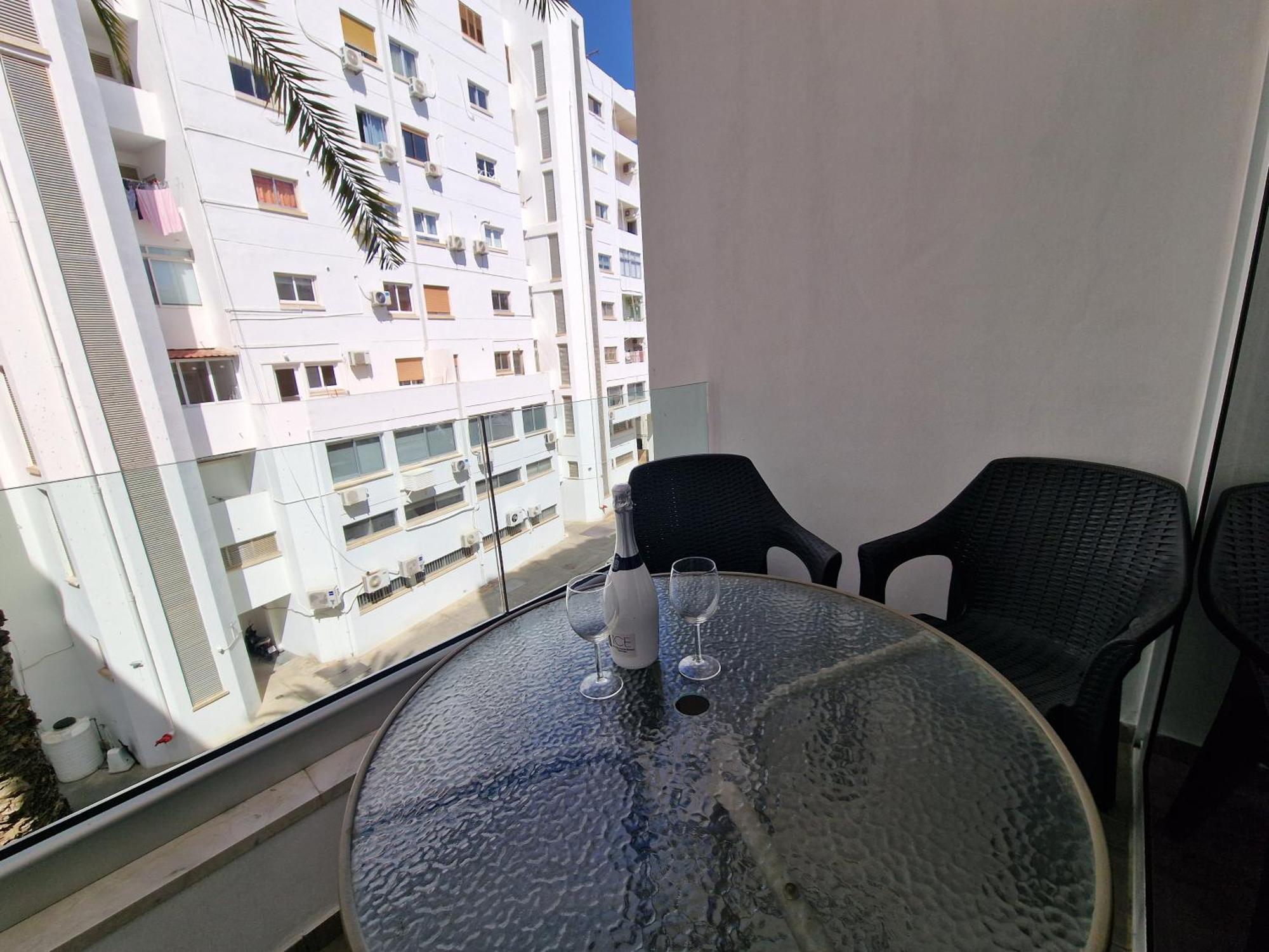 Tropical Paradise 200M From Finikoudes Beach Larnaca Exterior foto