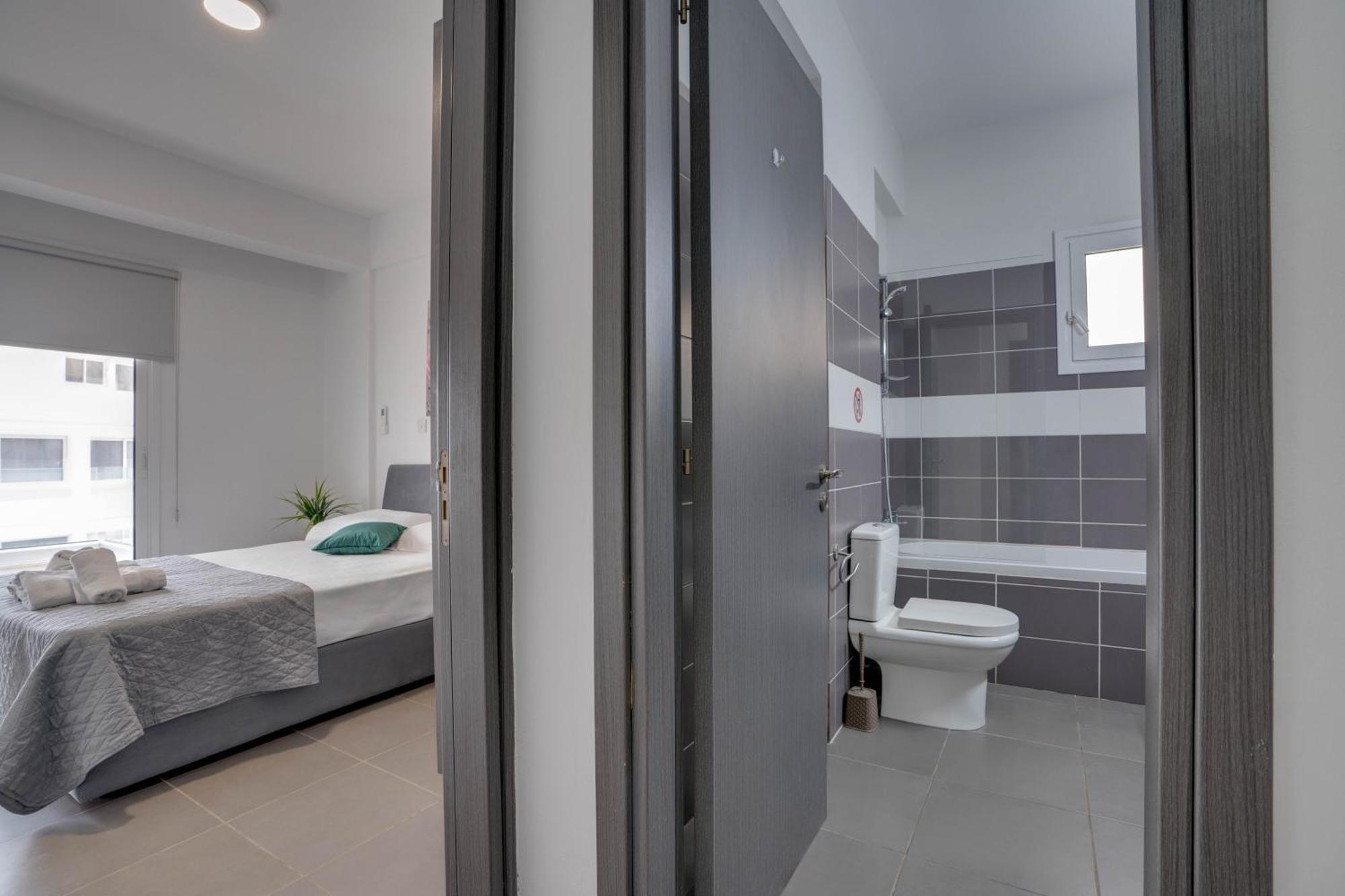 Tropical Paradise 200M From Finikoudes Beach Larnaca Exterior foto