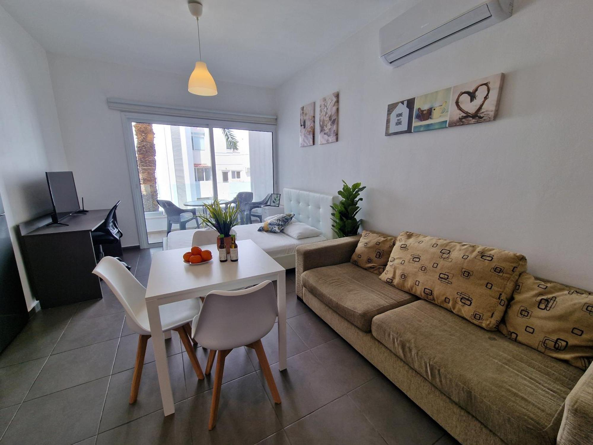 Tropical Paradise 200M From Finikoudes Beach Larnaca Exterior foto
